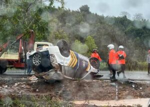 Gegara Hilang Kendali, Mobil Patwal Dishub Kepri Terguling di Jalan Dompak