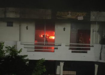 Kebocoran Tabung Gas Diduga Sebabkan Rumah Makan Ayam Gebrek Terbakar