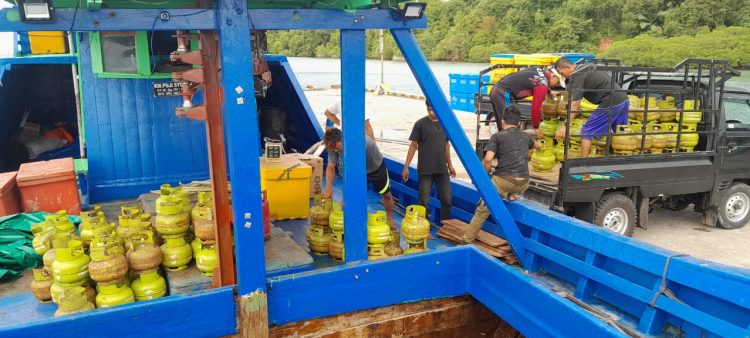 Polsek Tambelan Amankan Ratusan Tabung Gas Elpiji 3 Kg yang Tak Miliki Izin Edar