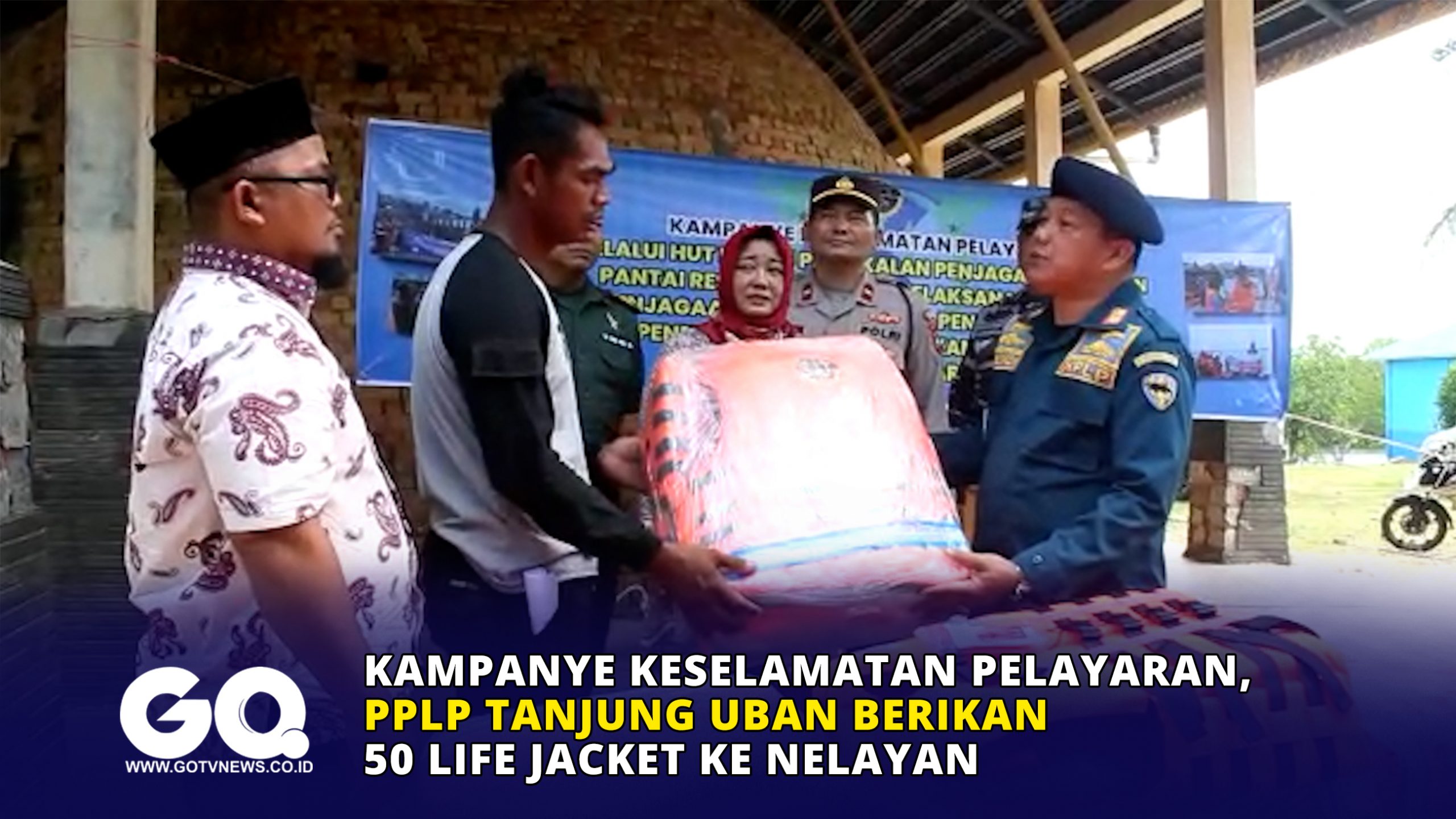 Kampanye Keselamatan Pelayaran, PPLP Tanjunguban Berikan 50 Life Jacket ke Nelayan