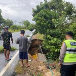 Waspada Jalan Lintas Barat KM 51 Bintan Amblas, Lalu Lintas Bakal Dialihkan