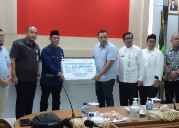 BP Jamsostek Serahkan Santunan Rp 1,2 Miliar ke Lima Ahli Waris Korban Longsor di Serasan