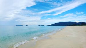 Pesona Pantai Sisi Serasan, Mutiara di Ujung Natuna