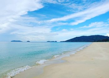 Pesona Pantai Sisi Serasan, Mutiara di Ujung Natuna