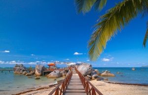 Pesona Keindahan Batu Granit di Pantai Jelita Sejuba Natuna