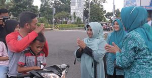 Rahma Bersama TP PKK Kota Tanjungpinang Berbagi Takjil di Pamedan