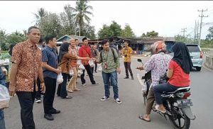 Kejari Bintan Bagikan Ratusan Paket Makanan Berbuka Puasa