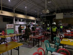 Pengunjung Pujasera Pinang City Walk Kocar-kacir saat Dirazia Petugas Gabungan