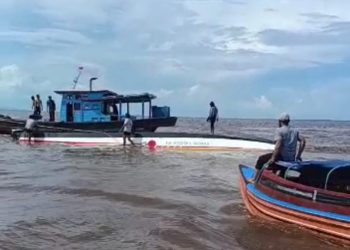 Kapal SB Evelyn Calisca 01 Tujuan Tanjungpinang Terbalik di Perairan Pulau Burung