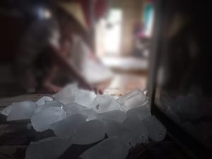 Lebaran Idul Fitri, Pedagang Es Batu di Pesisir Lingga Banjir Cuan