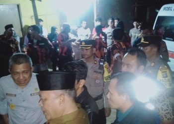 Isak Tangis Keluarga Pecah saat Jenazah Korban Kecelakaan SB Evelyn Calisca 01 Tiba di Rumah Duka