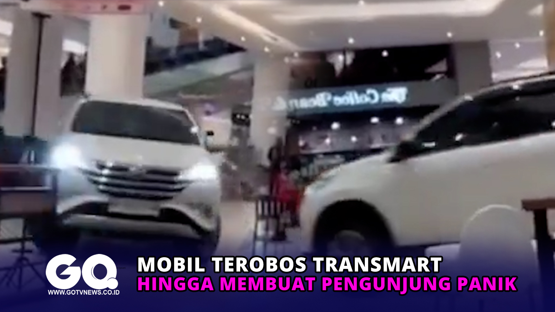 Mobil Terobos Transmart hingga Membuat Pengunjung Panik