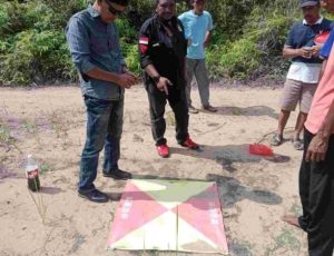 Viral Benda Berbentuk Bendera Bertuliskan Bahasa Asing di Pulau Poto Bintan, Ini Penjelasan Kades Kelong