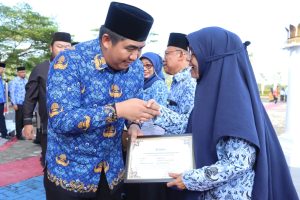 Peringati Harkitnas 2023, Pemkab Bintan Beri Penghargaan Kepada 10 ASN