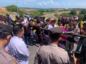 Puluhan Pengemudi Taksi Online Maxim Tuntut SK Gubernur Kepri soal Tarif Angkutan Direvisi