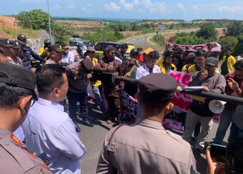 Puluhan Pengemudi Taksi Online Maxim Tuntut SK Gubernur Kepri soal Tarif Angkutan Direvisi