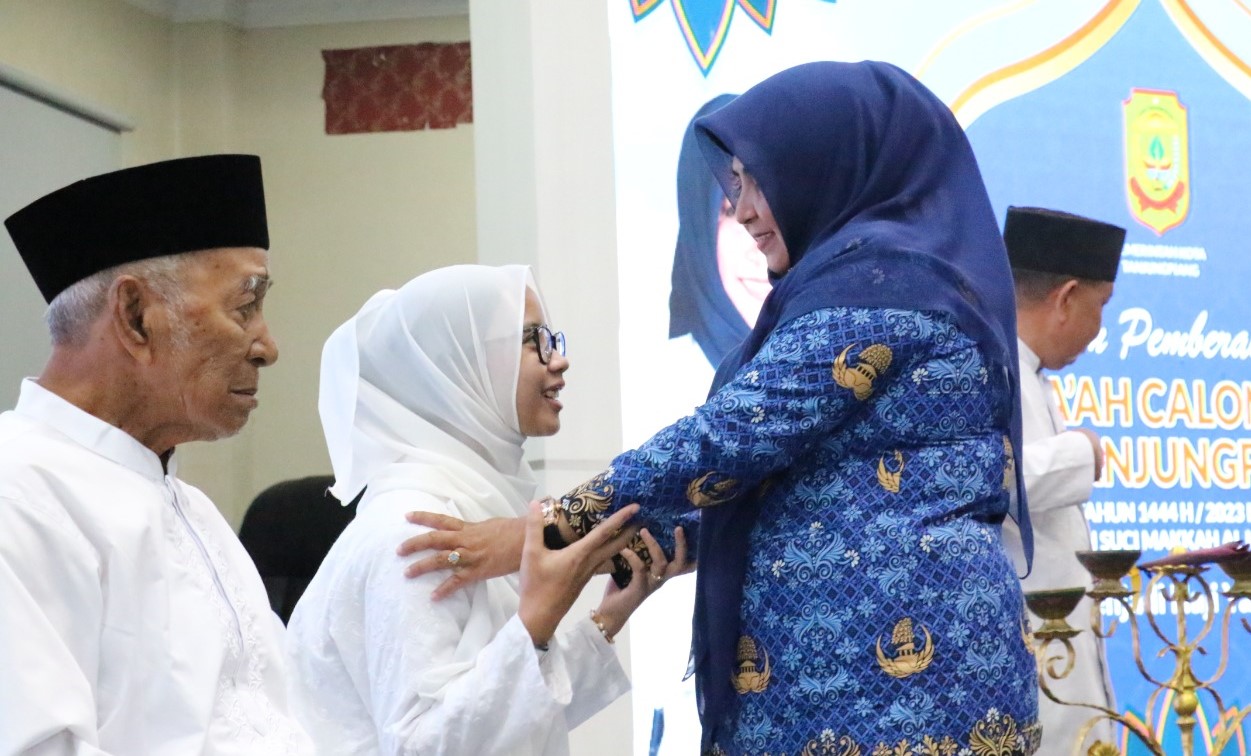 Wali Kota Rahma Lepas 214 Jemaah Calon Haji asal Tanjungpinang