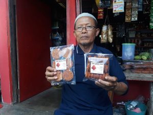 Cerita Nasrum Mantan Ojek Pangkalan Raup Belasan Juta dari Usaha Kue Cakar Ayam