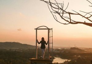 Menikmati Sunset dan Indahnya Kota Batam dari Tebing Langit Sekupang