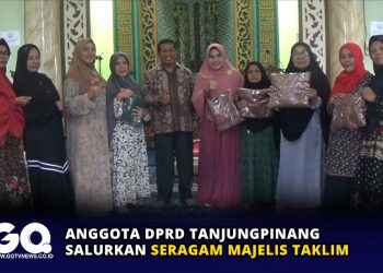 Anggota DPRD Tanjungpinang Salurkan Seragam Majelis Taklim