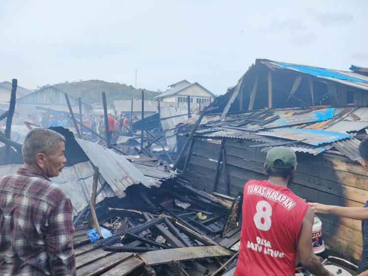 Diduga Korsleting Listrik, 11 Rumah Warga Kecamatan Tambelan Ludes Terbakar