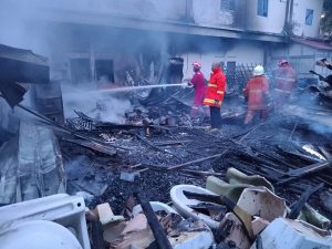 Toko Mebel di Tanjungpinang Ludes Terbakar