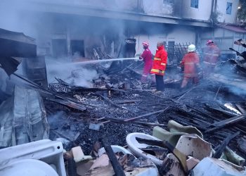 2 Toko Mebel di Tanjungpinang Ludes Terbakar