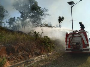 Setengah Hektare Lahan di Gunung Lengkuas Bintan Terbakar