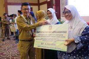 Pemprov Kepri Berikan Dana Insentif untuk 443 Guru Pendidikan Anak di Tanjungpinang
