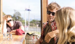 Ramalan Shio Ayam 14 Juli 2023, Waspada Bahaya Orang Ketiga