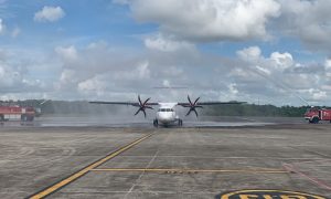 Pendaratan Wings Air Rute Pekanbaru-Tanjungpinang Disambut Water Salute