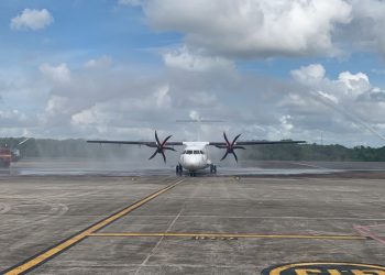 Pendaratan Wings Air Rute Pekanbaru-Tanjungpinang Disambut Water Salute