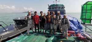 Mati Mesin, Kapal Bawa Sembako Tujuan Anambas Hanyut ke Perairan Malaysia 