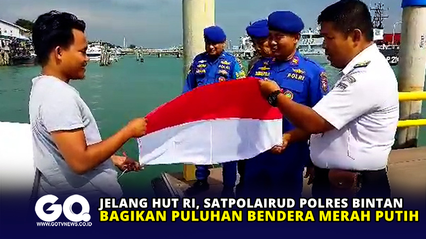 Jelang HUT RI, Satpolairud Polres Bintan Bagikan Puluhan Bendera Merah Putih