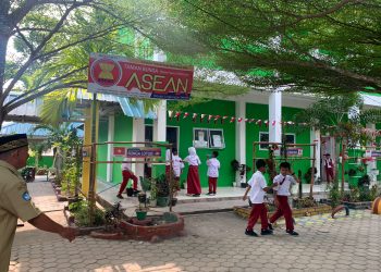 Ada Taman Bunga Hias Negara ASEAN di SDN 004 Tanjungpinang