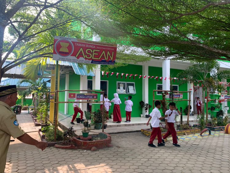 Ada Taman Bunga Hias Negara ASEAN di SDN 004 Tanjungpinang
