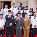 Sekda Adi Diserbu Tamu Undangan Berswa Foto usai Upacara HUT RI ke 78