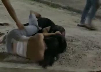Perkelahian Dua Wanita Saling Jambak di Karimun Viral di Medsos