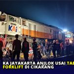 KA Jayakarta Anjlok usai Tabrak Forklift di Cikarang