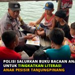 Polisi Salurkan Buku Bacaan Anak untuk Tingkatkan Literasi Anak Pesisir Tanjungpinang