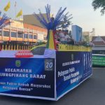Warga Tanjungpinang Tumpah Ruah Saksikan Puluhan Mobil Hias di Pawai Budaya Nusantara
