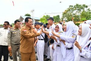 Gubernur Ansar Ahmad Ajak Siswa SMKN 5 Batam Manfaatkan Bonus Demografi 2030