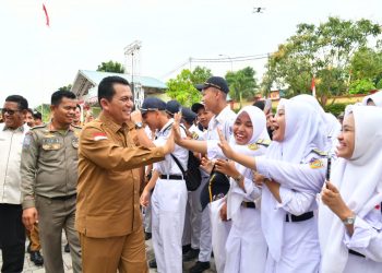 Gubernur Ansar Ahmad Ajak Siswa SMKN 5 Batam Manfaatkan Bonus Demografi 2030