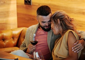 Ramalan Shio Ayam 8 September 2023, Kehidupan Cintamu Penuh Keberuntungan.