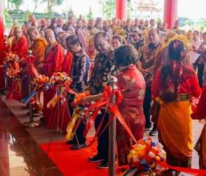 Hadiri Peresmian Pagoda Tertinggi di Indonesia, Sekda Adi Tegaskan Dukungan Pemerintah Kembangkan Pariwisata