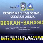 Bupati Bintan Resmikan Sekolah Lansia Berkah Bahagia di Desa Teluk Bakau