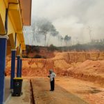 Lahan Kosong Kawasan SMKN 4 Tanjungpinang Terbakar