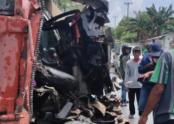 Adu Kambing Dua Truk di Bintan, 1 Orang Alami Patah Kaki