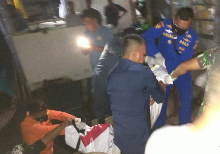 Mayat Tanpa Kepala Ditemukan Mengapung di Perairan Karas