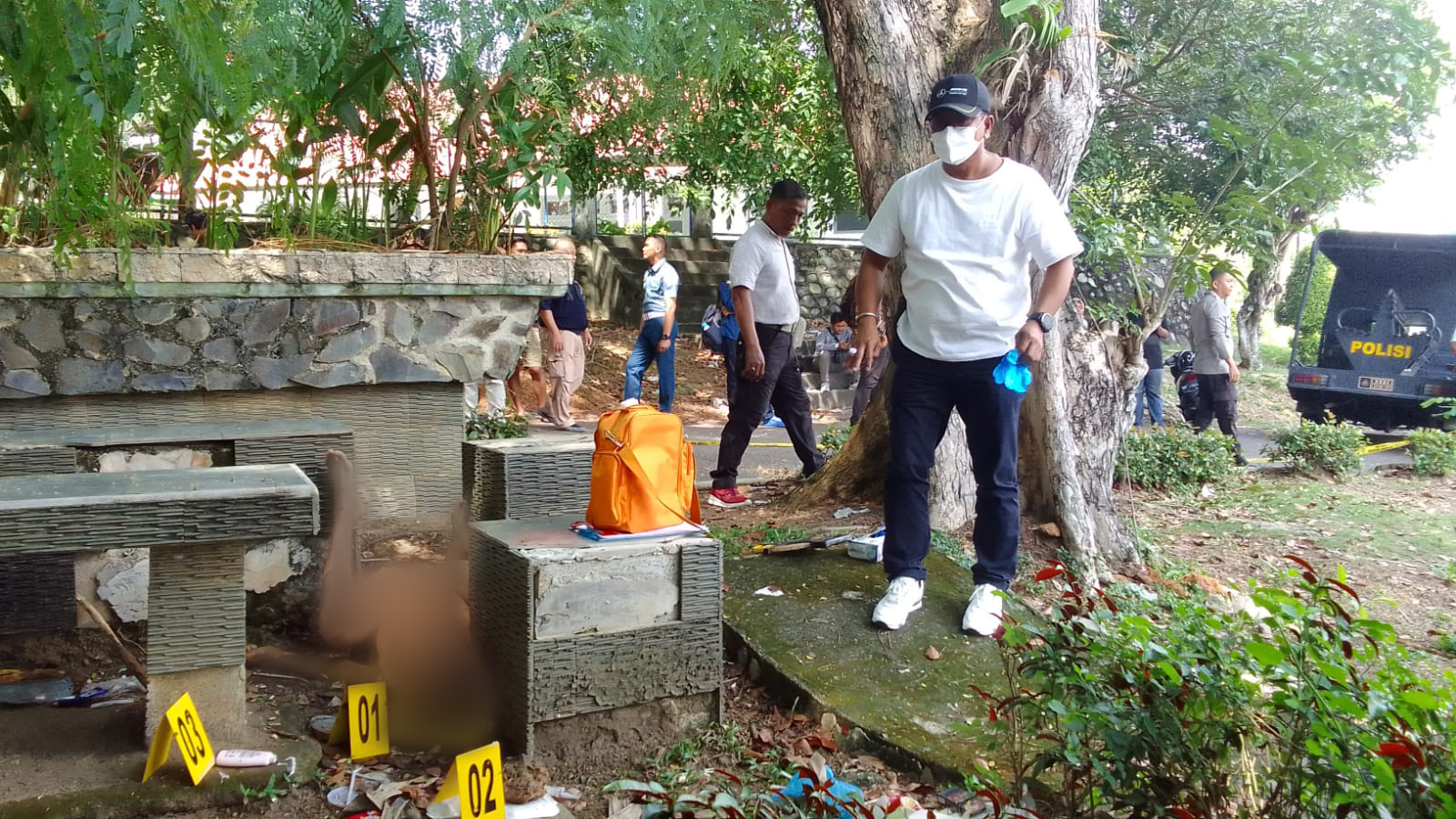 Mayat Laki-laki Tanpa Busana Ditemukan Di Taman Jalan Diponegoro ...